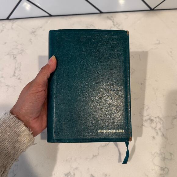 Vintage leather bound King James Holy Bible print in the Republic of Korea teal - Picture 3 of 9